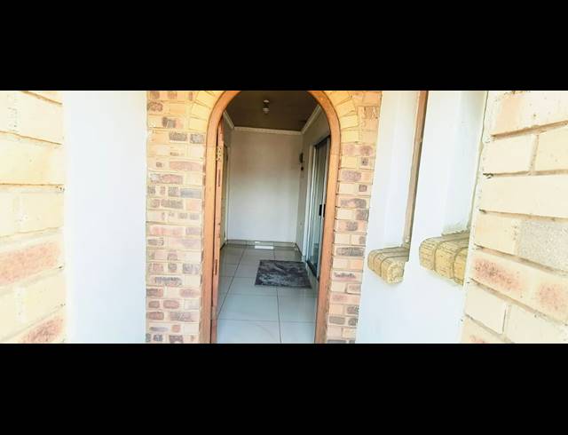 2 BEDROOM HOUSE FOR SALE IN TSHEPISONG